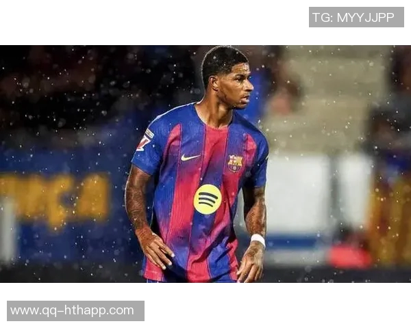 巴萨与切尔西交锋海报展示球员乘坐伦敦地铁拉什福德与库库同框亮相